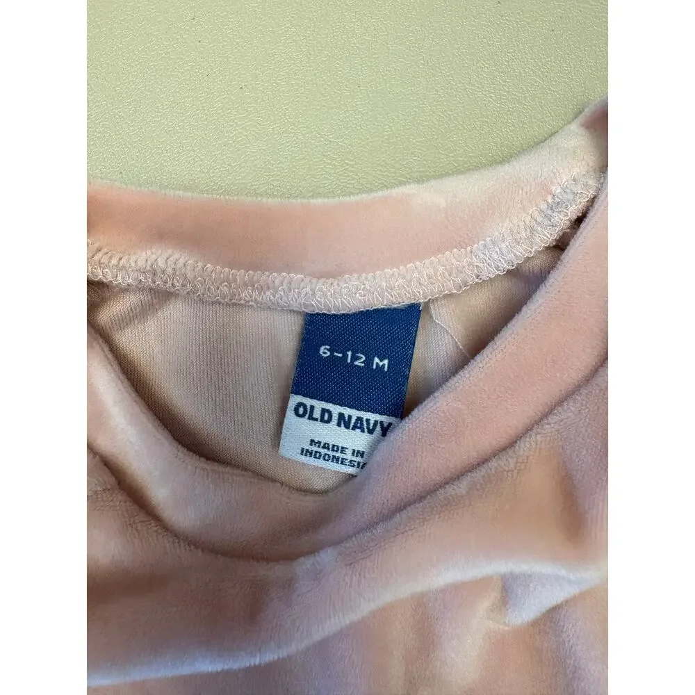 Old Navy sleeve velour slightly